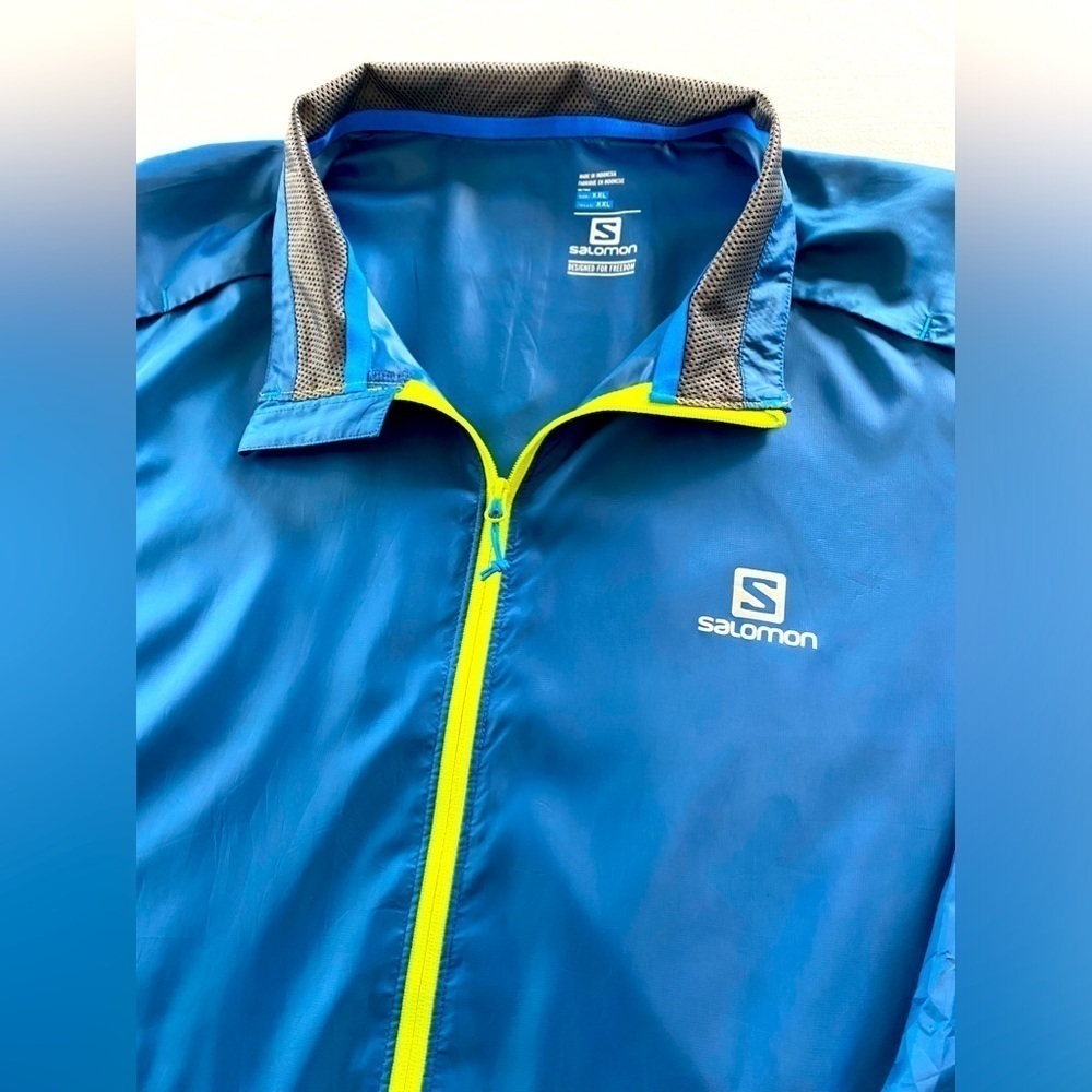 Salomon Agile Men's Packable Jacket. This wind jacket staves off blustery gusts.